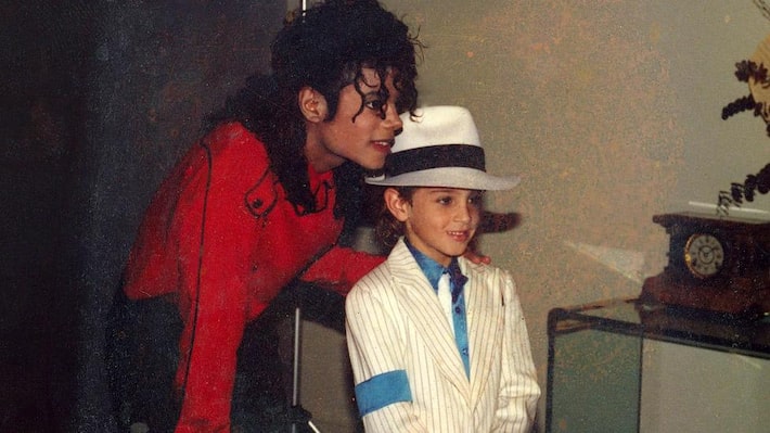 Diretor de 'Deixando Neverland' diz que Michael Jackson era 'pior que Epstein'