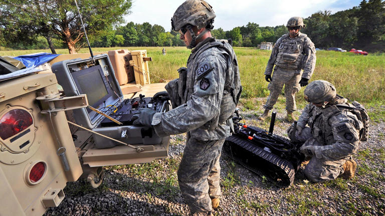 US Army explores robots for frontline resupply and casualty evacuation ...