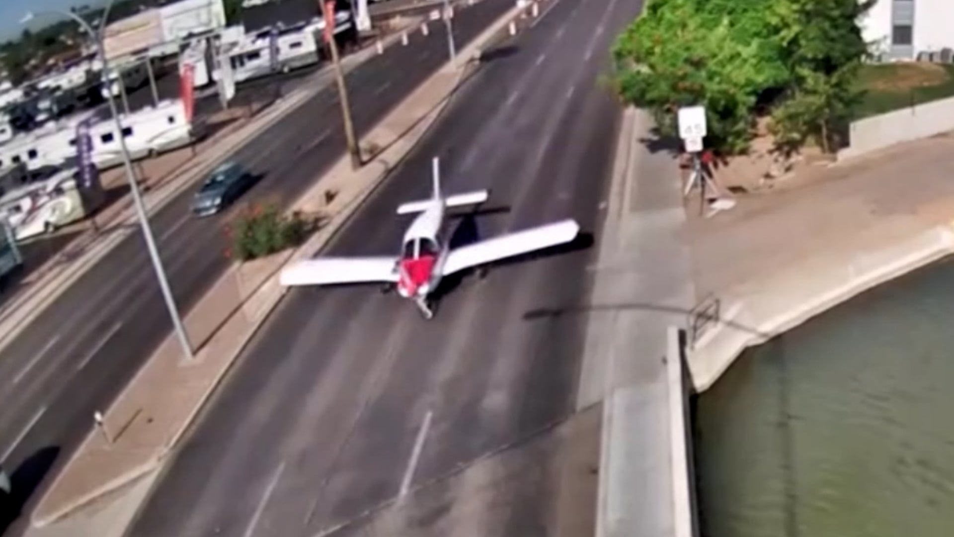 Plane makes emergency landing on busy Mesa street, narrowly avoiding ...
