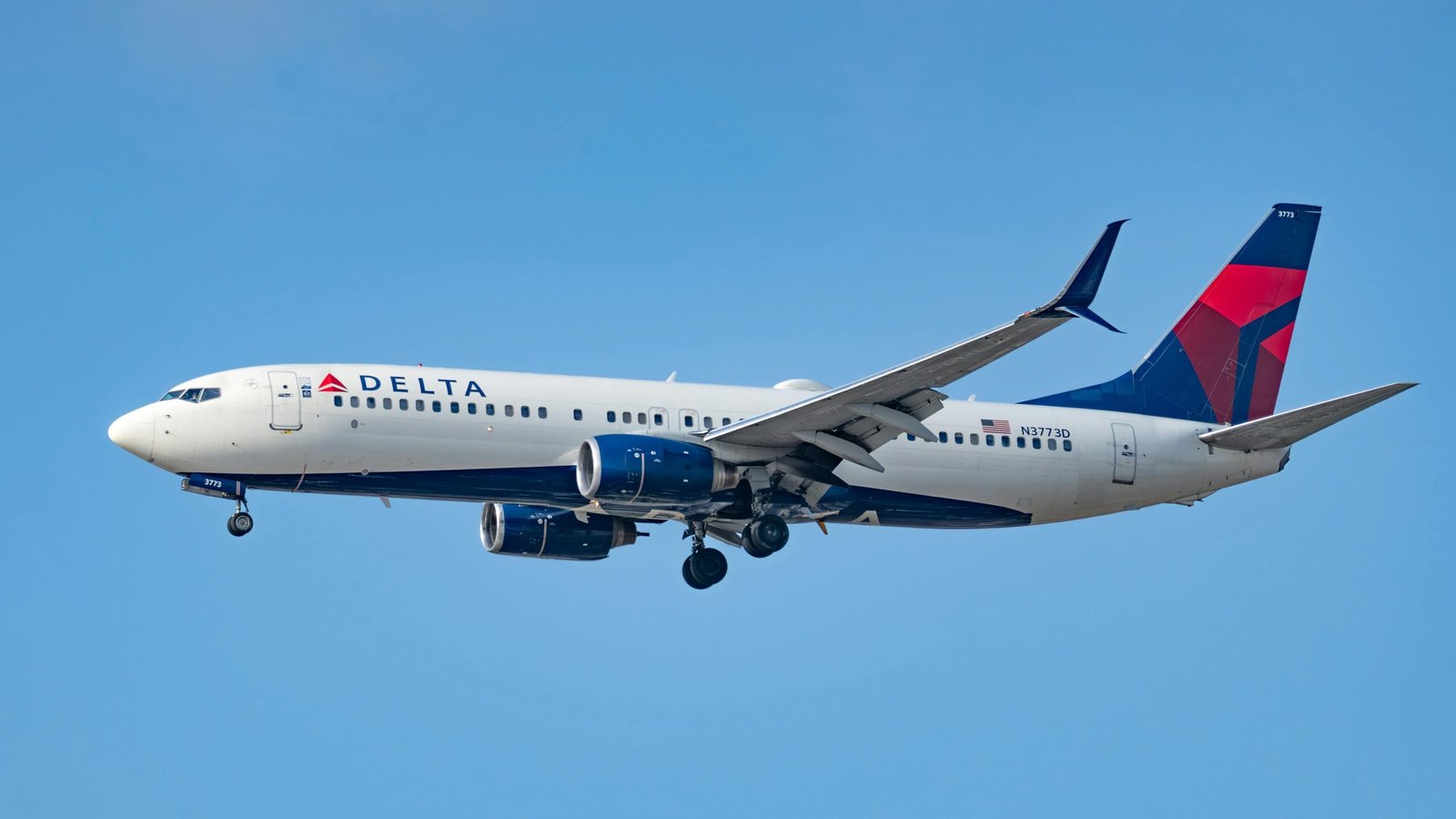 What are the benefits of flying Delta Air Lines Premium Select?