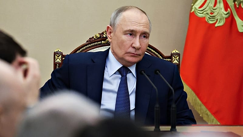 EU agrees fresh sanctions on Russia but leaves maritime services ban on ...
