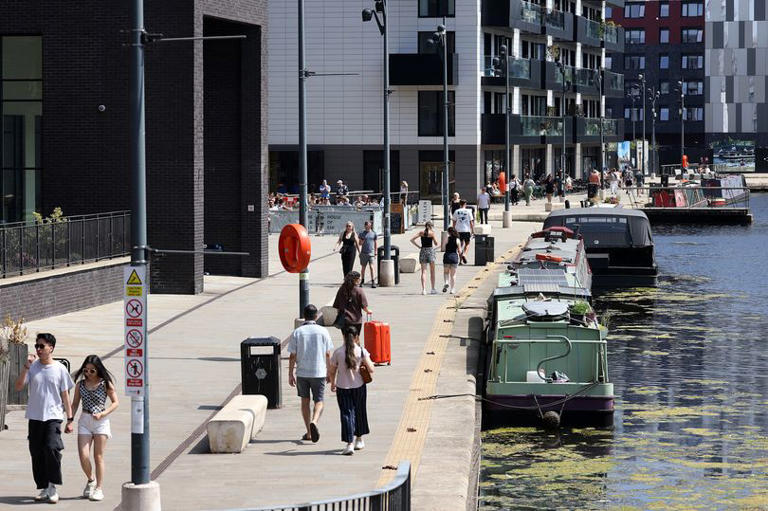 Exactly how hot it will get in Greater Manchester this weekend amid UK ...