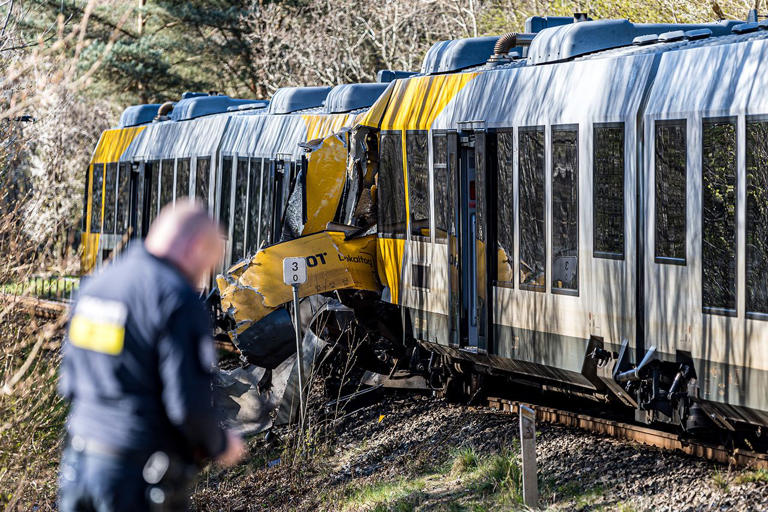 18 people injured, 5 in critical condition, after 2 trains crash head-on