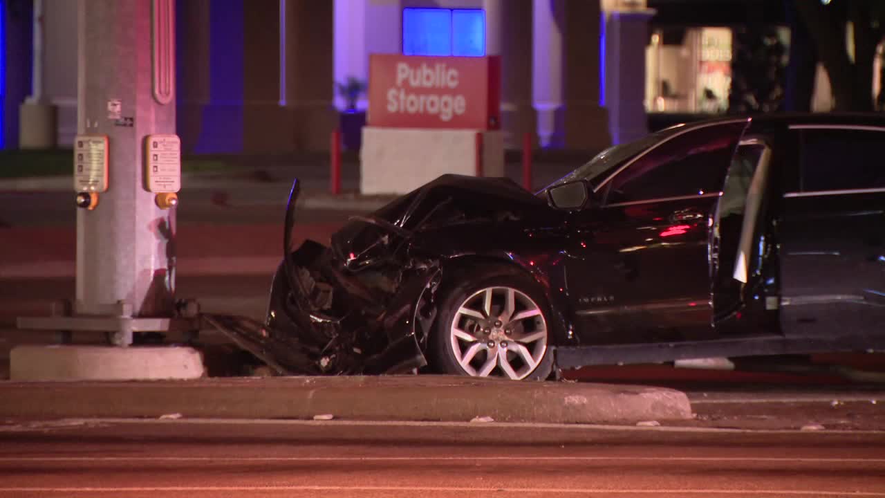 Dallas police: Driver killed after car strikes signal pole in North Dallas