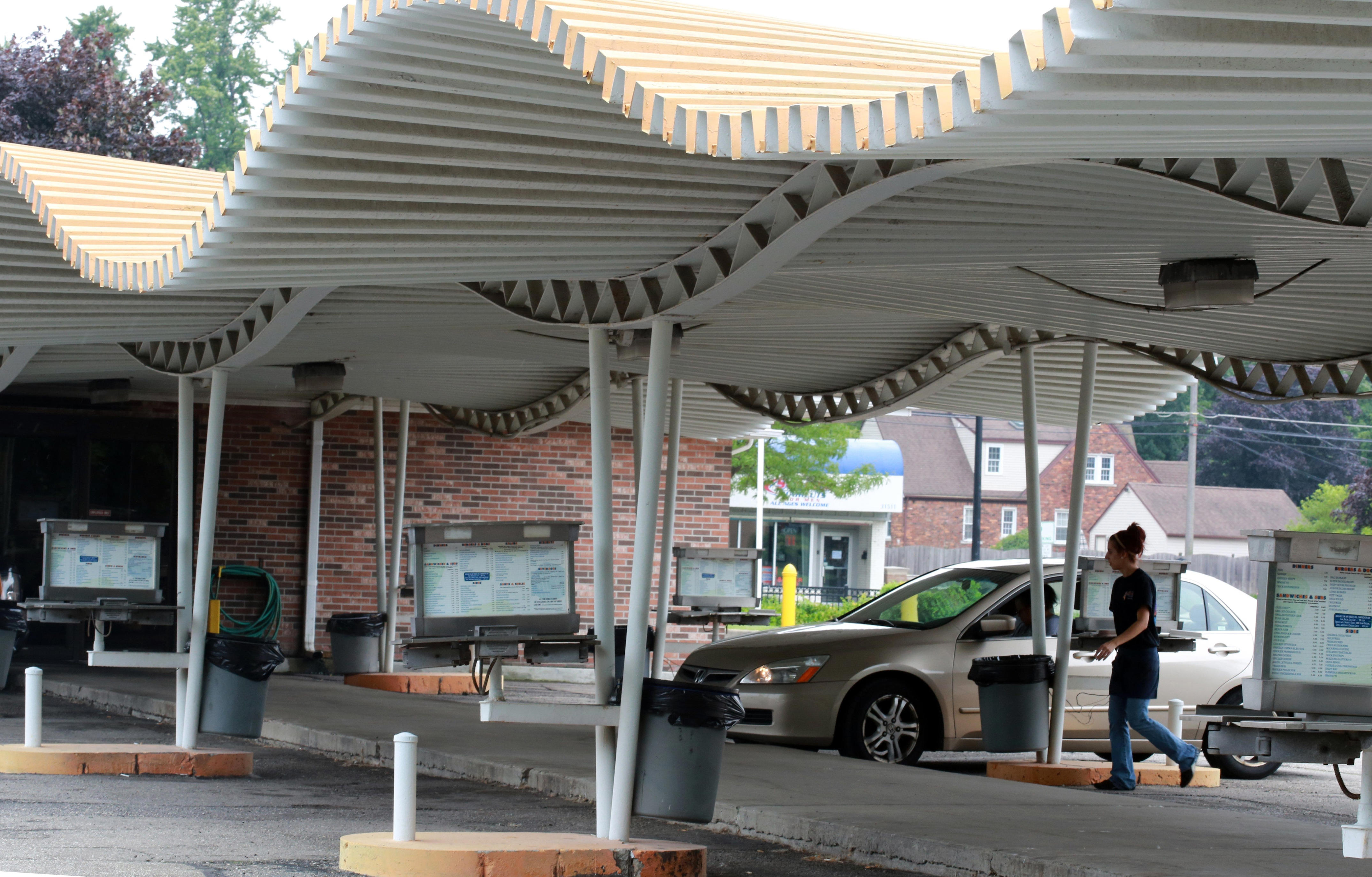 These once-popular restaurants have just 1 location left in Michigan