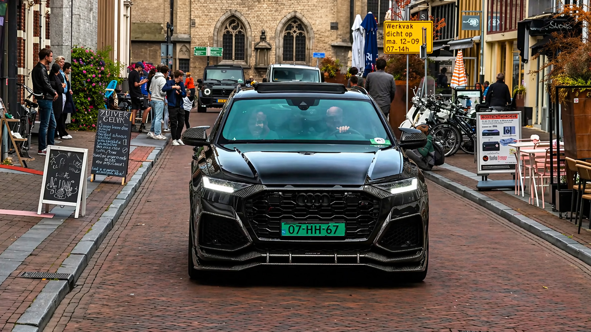 Audi RSQ8 with custom exhaust roaring loud on city streets
