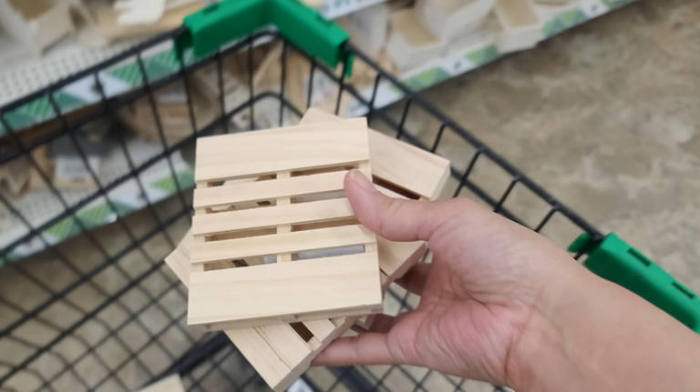 21 Dollar Tree wood pallet ideas for home decor and storage
