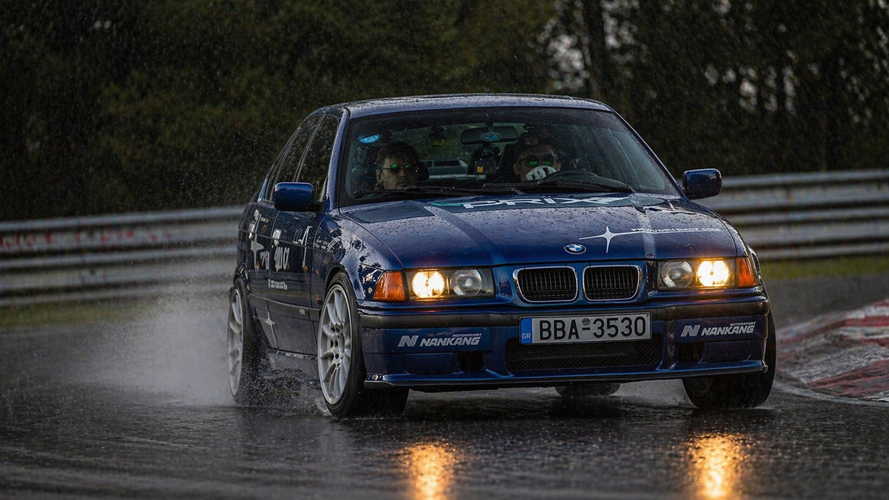 BMW E36 loses its traction on wet track
