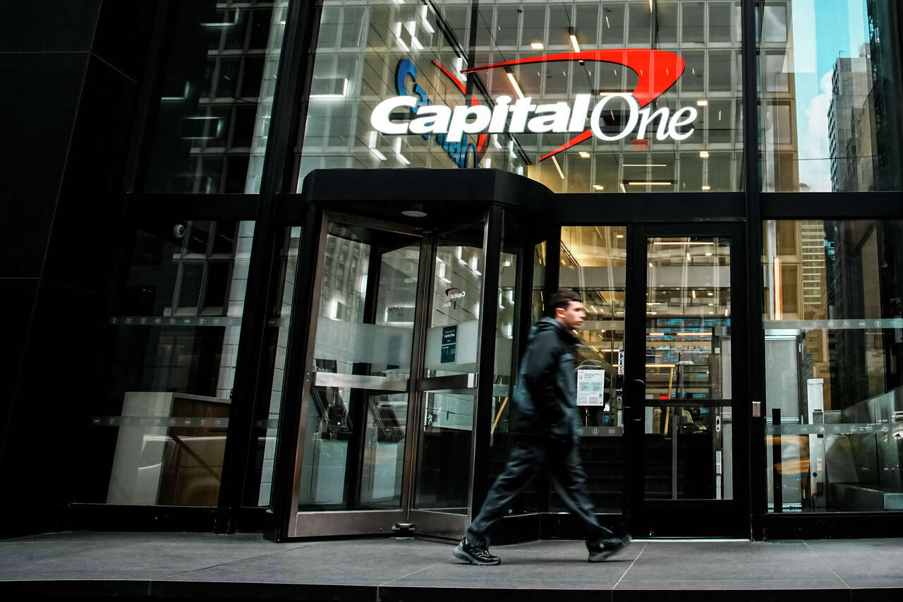 Who qualifies for $425M Capital One 360 settlement payments?
