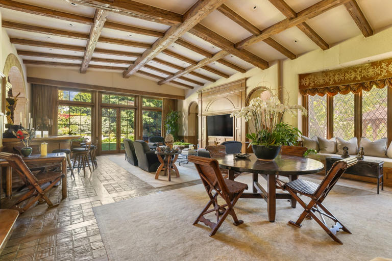 A California home once tied to a Warner Bros. co-founder fetches $27.25 ...
