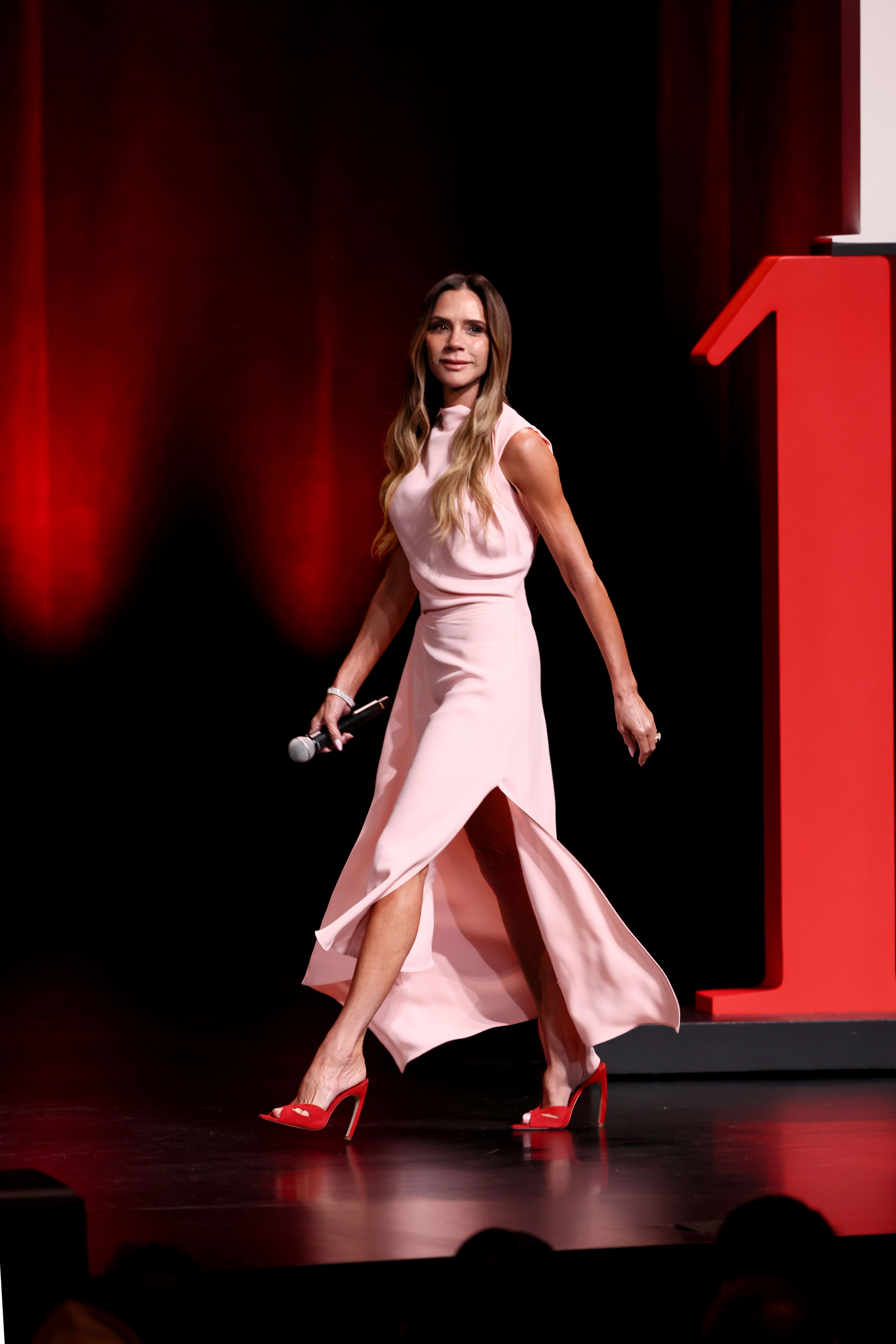This color combination proves why Victoria Beckham is one of TIME's ...