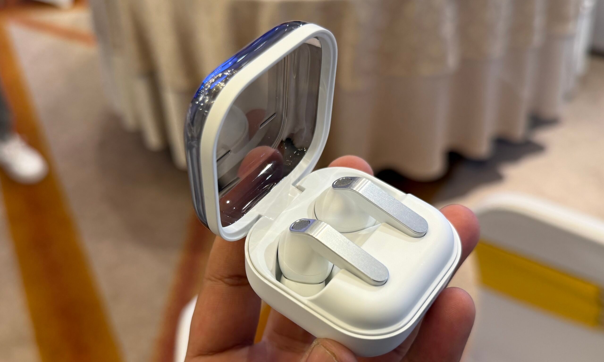 Samsung’s next Galaxy earbuds could surprise with an earclip design