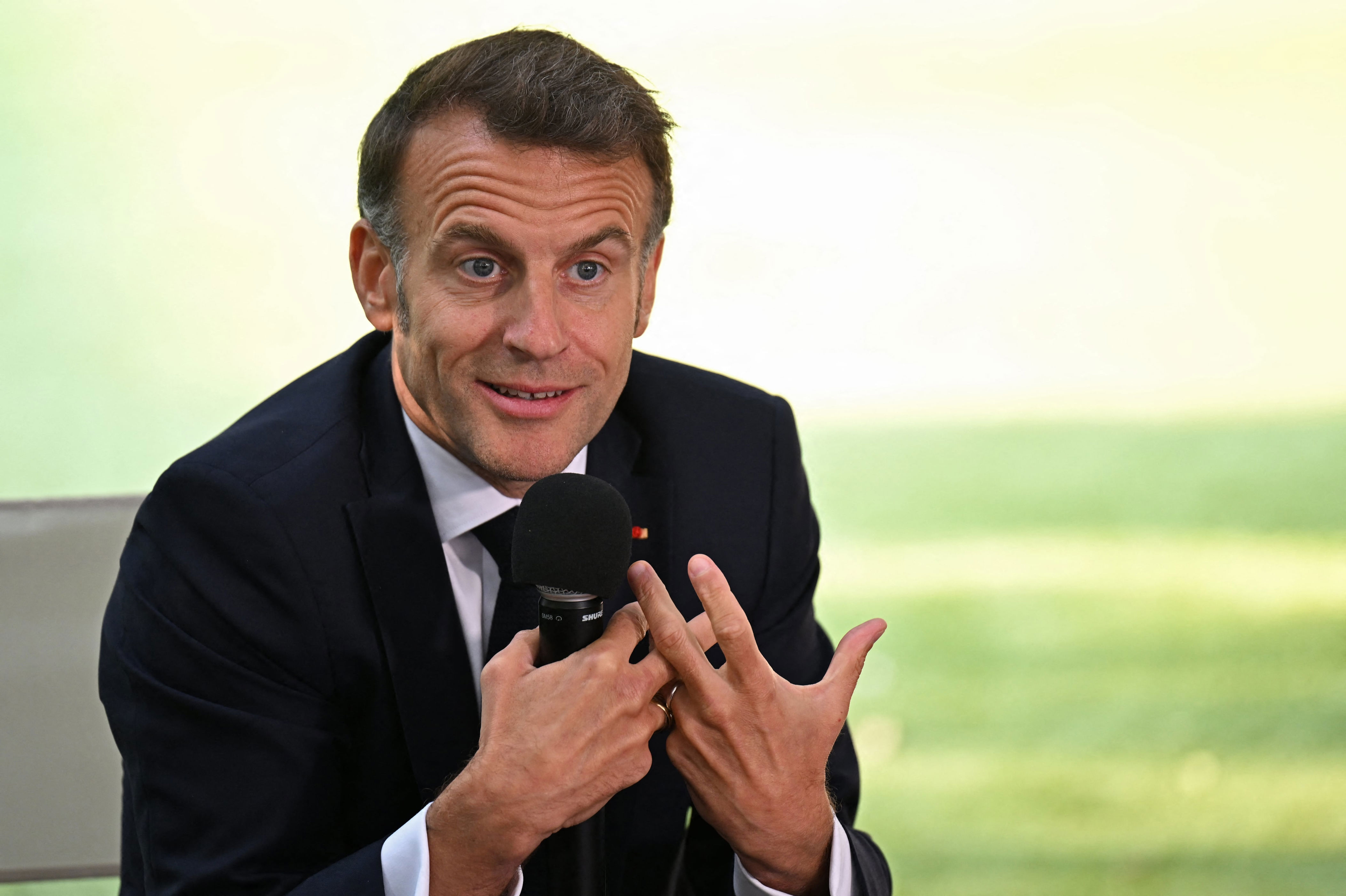 Emmanuel Macron assure qu’il arrêtera la politique après avoir quitté ...