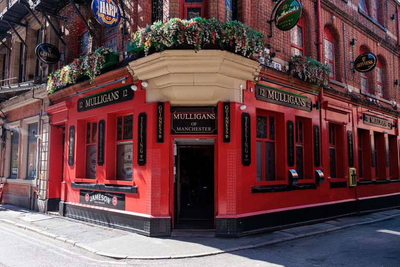 Traveller row as claim 'drinkers refused entry' sparks review at city ...