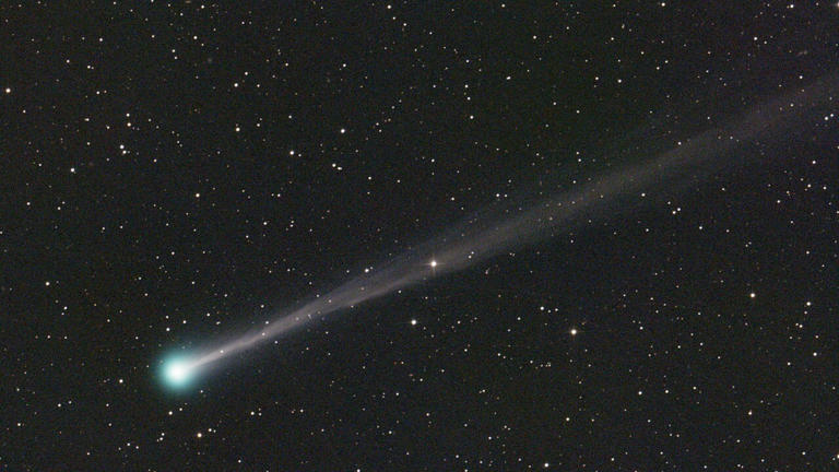Superbright comet and exploding fireball meteor form near-perfect X ...