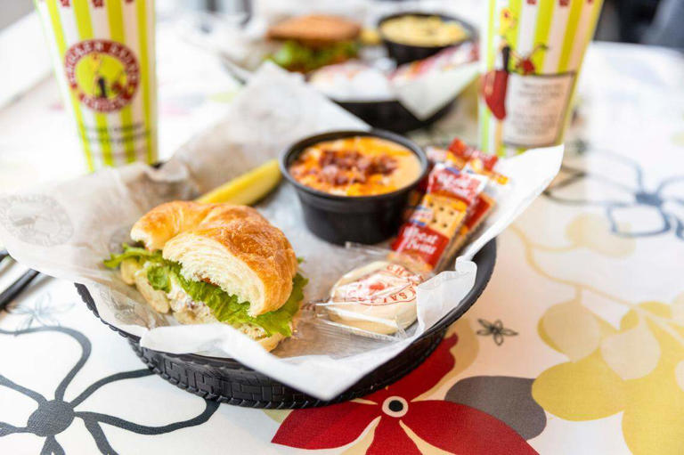 Three chicken franchises coming to KC area: tenders, hot chicken and salads