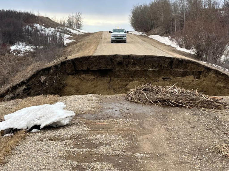 Central Saskatchewan road closures begin as 'above normal' runoff expected