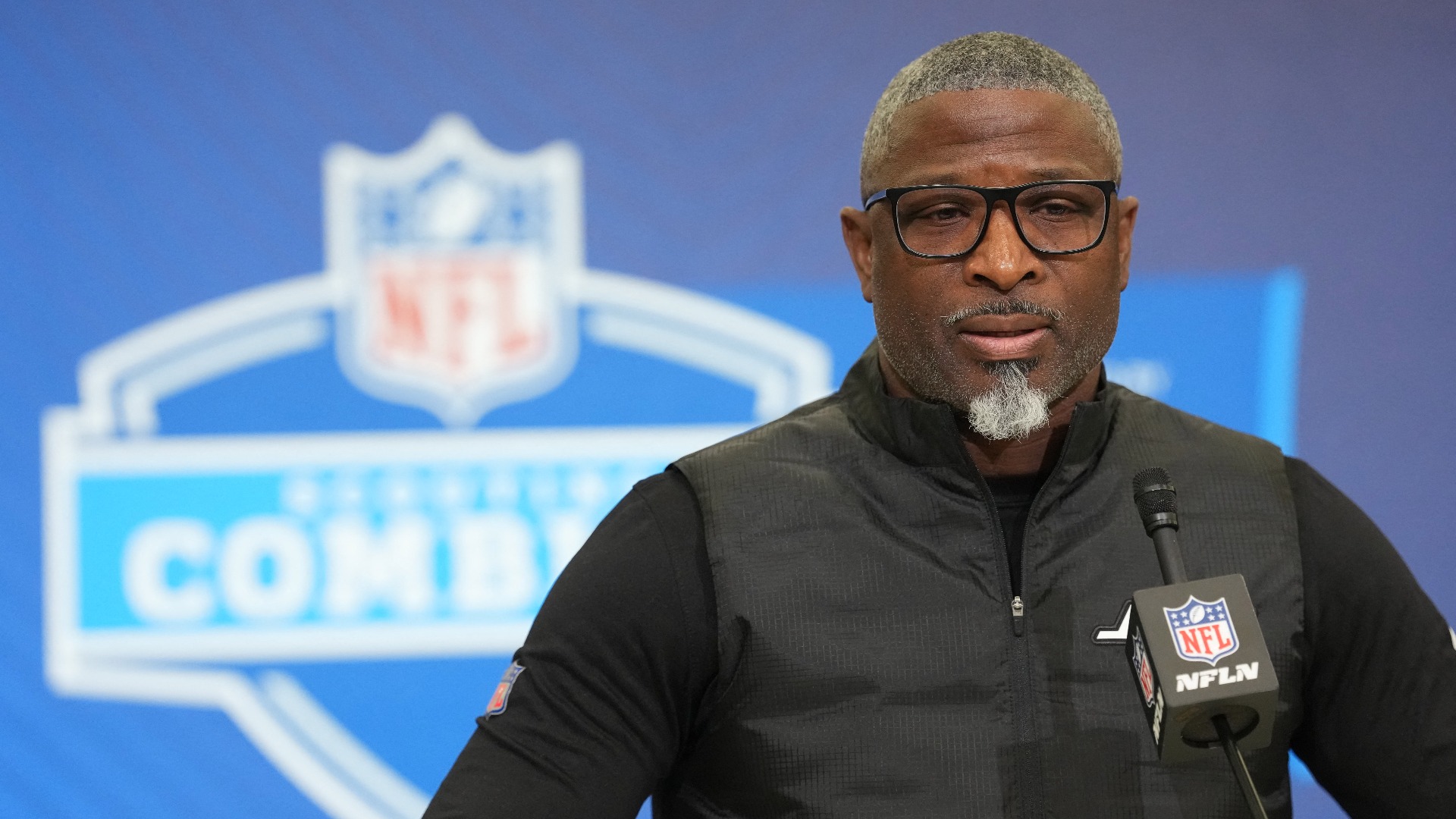 Jets' draft dilemma: Arvell Reese or David Bailey?