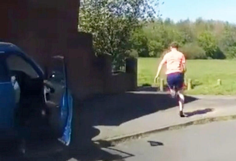 Thug leaps out of moving car and sprints away during police chase