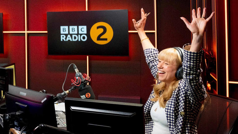 Sara Cox’s reaction revealed after replacing Scott Mills on BBC Radio 2