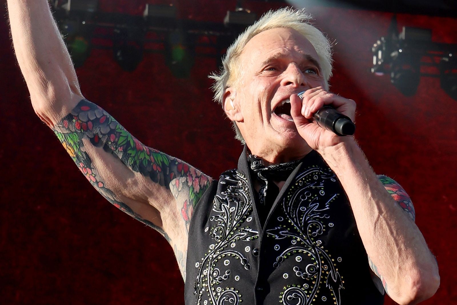 David Lee Roth brings back rare Van Halen gem on opening night of 2026 tour