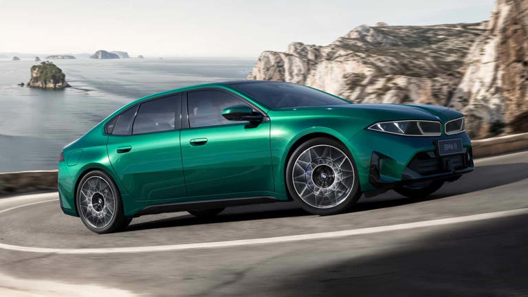 BMW 7 Serisi İç Mekan ve Elektrikli Menzil Güncellemesi