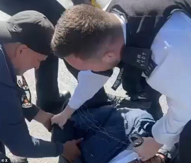 Terror knifeman targets Jews in London: Video shows suspect stabbing ...
