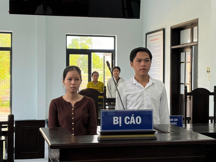 Vợ lĩnh án tù vì để chồng say xỉn, không bằng lái chạy xe máy gây tai nạn