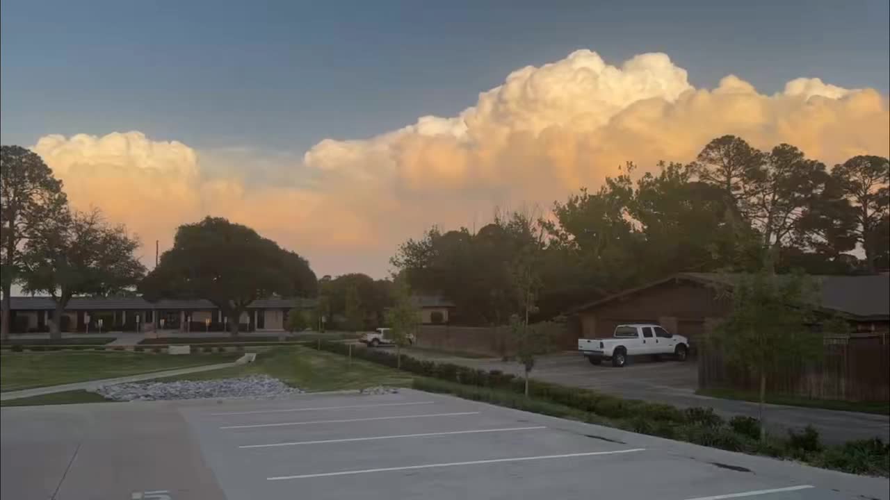 Teen storm chaser captures towering supercell at sunset in North Texas