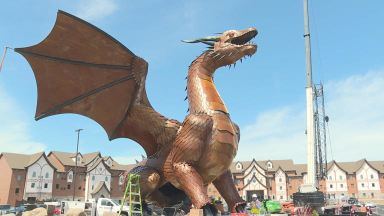 70-foot dragon sculpture arrives in Wisconsin Dells ahead of Dellshire ...