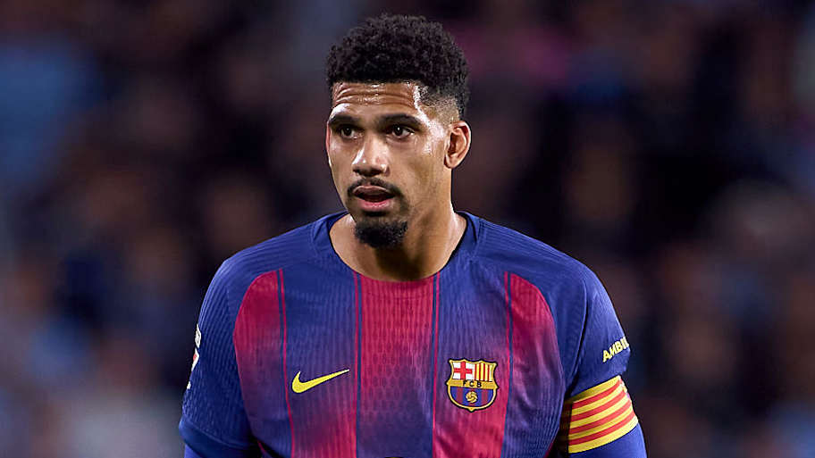 Ronald Araújo has endured difficult seasons in recent years. | Jose Manuel Alvarez Rey/Getty Images