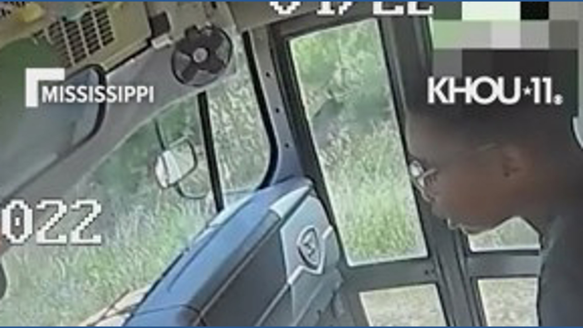 Students prevent tragedy when bus driver passes out behind the wheel
