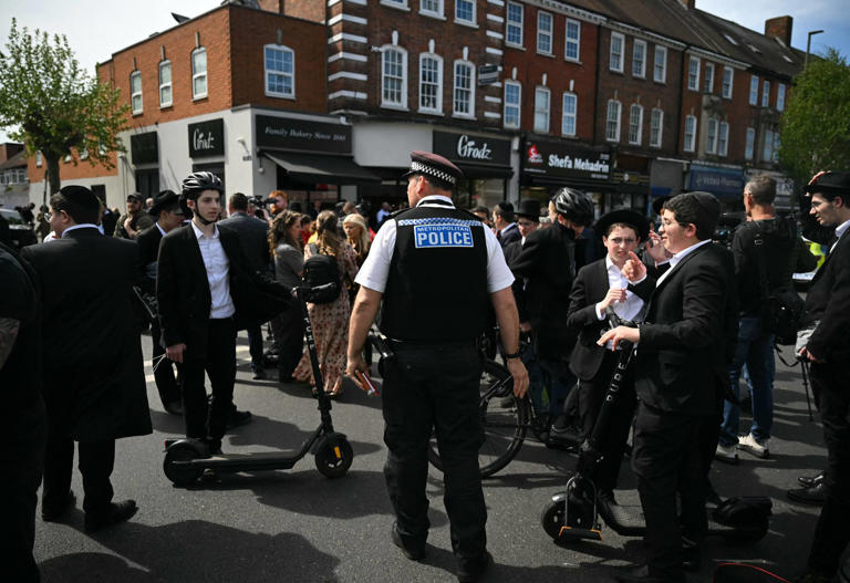 UK police say London stabbing of 2 Jewish men is terrorist incident