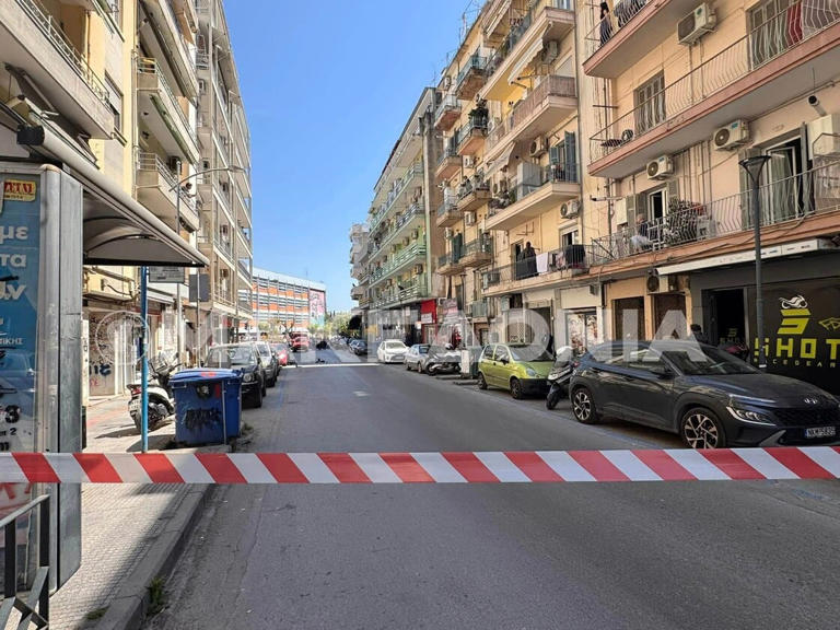 Θεσσαλονίκη: Απομακρύνθηκε ο 20χρονος που πετούσε αντικείμενα από μπαλκόνι