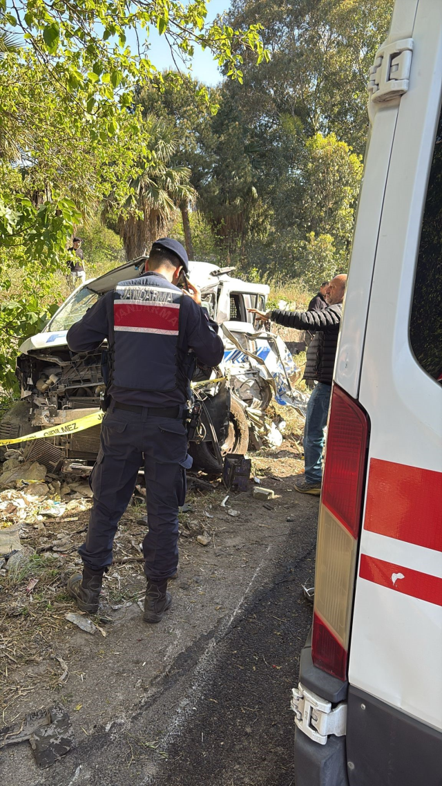 Freni patlayan tır 6 araca çarptı! Ölü ve yaralılar var