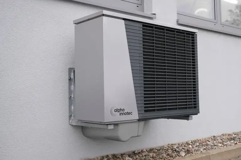 Heat pumps vs. gas furnaces: How running costs compare in cold US climates
