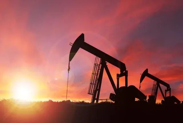 Precio del petróleo amplía su subida a casi un 3% y se cotiza de nuevo sobre los 100 dólares el barril