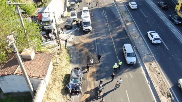 Freni patlayan tır 6 araca çarptı! Ölü ve yaralılar var