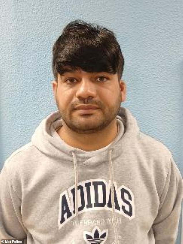 Gang who trafficking tens of thousands of stolen mobiles out of the UK ...