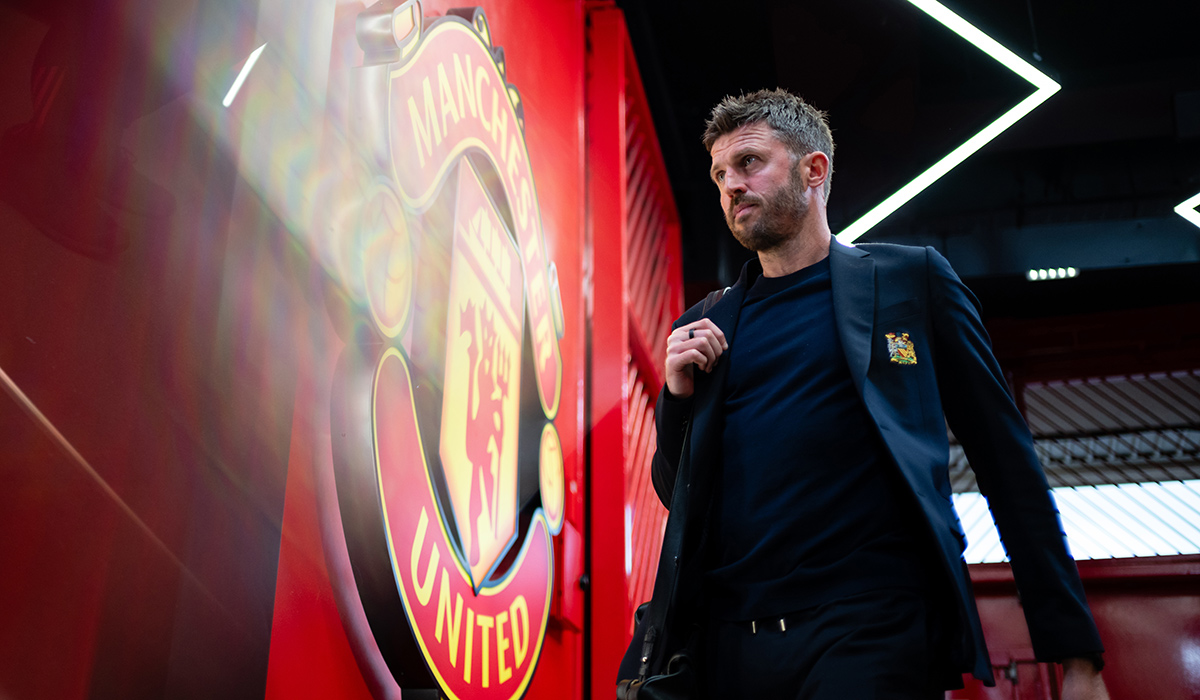 Gary Neville makes unusual case for Carrick to ‘walk away’ from Man United