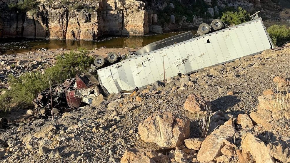Semi truck veers off I-15 into ravine near Utah-Arizona border