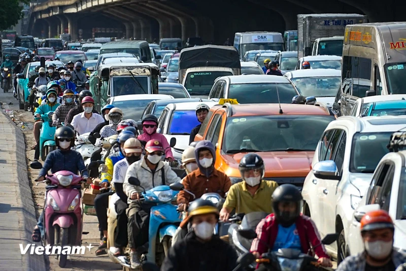 Nhiều tuyến đường cửa ngõ Thủ đô ùn tắc cục bộ do lượng phương tiện tăng cao