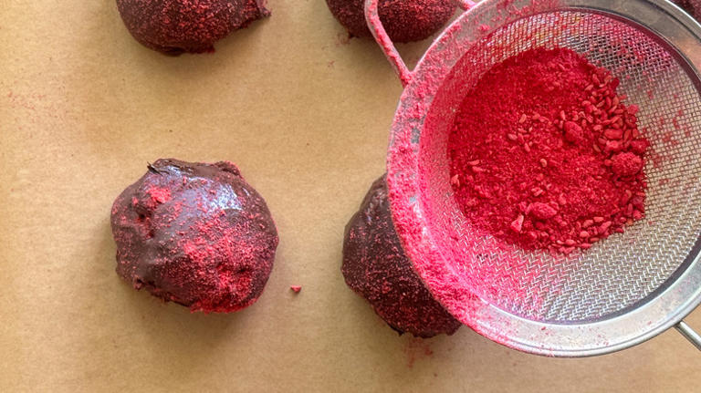 Dark chocolate raspberry truffles recipe