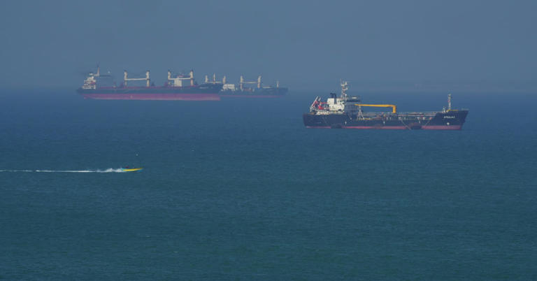 Brent oil tops $118 after Trump says he will blockade Iran until it ...
