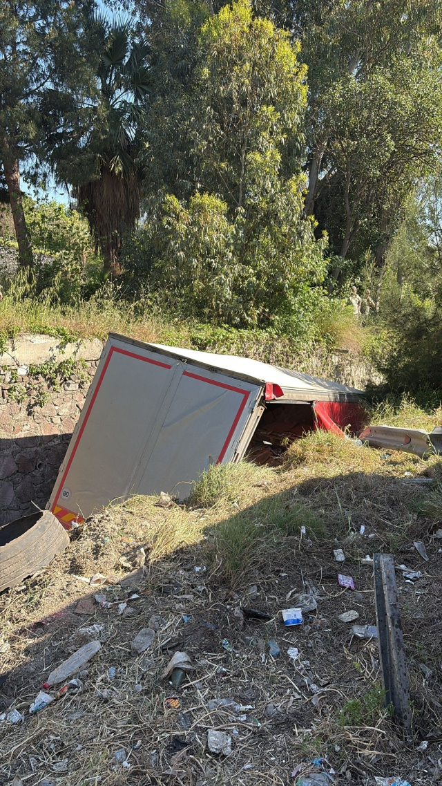 Freni patlayan tır 6 araca çarptı! Ölü ve yaralılar var