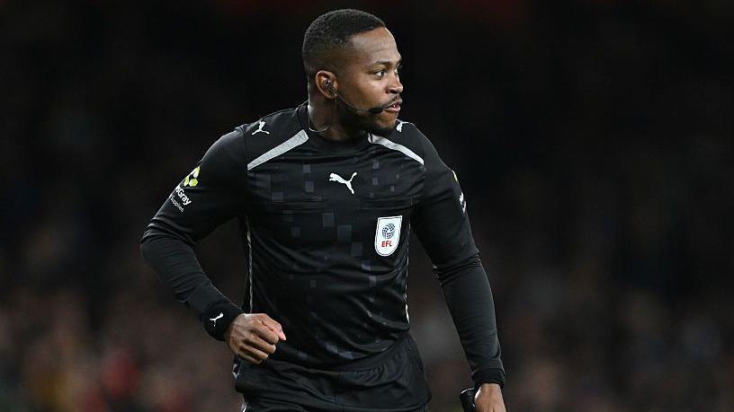 Howson será el primer árbitro negro en una final de la FA Cup.
