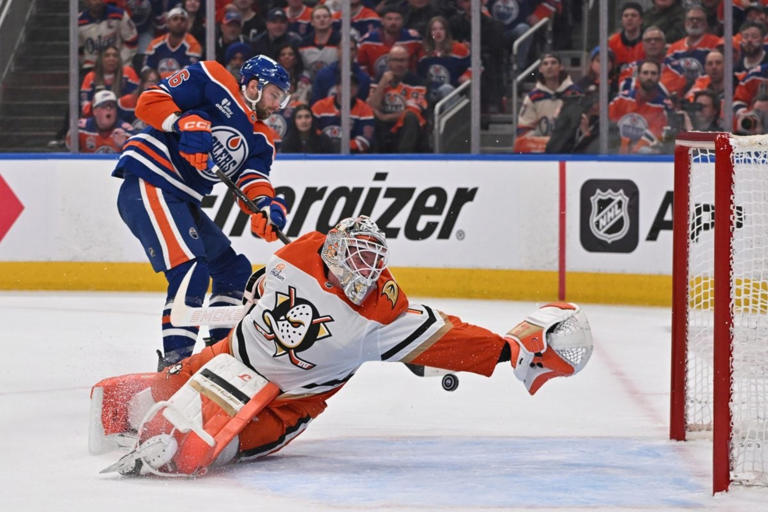 Despite bad night, Ducks need to continue to start Lukas Dostal