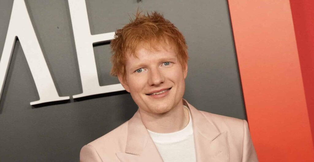 Ed Sheeran dévoile une tête rasée et révèle avoir souffert d'un zona