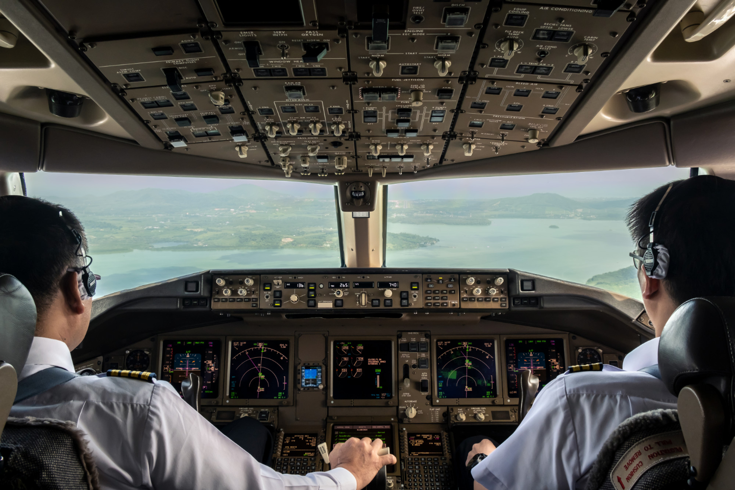 What pilots actually do during turbulence — and why your fear of the ...