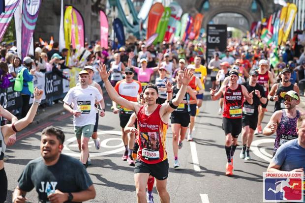 Oxfordshire firefighter run marathon in memory fallen colleagues